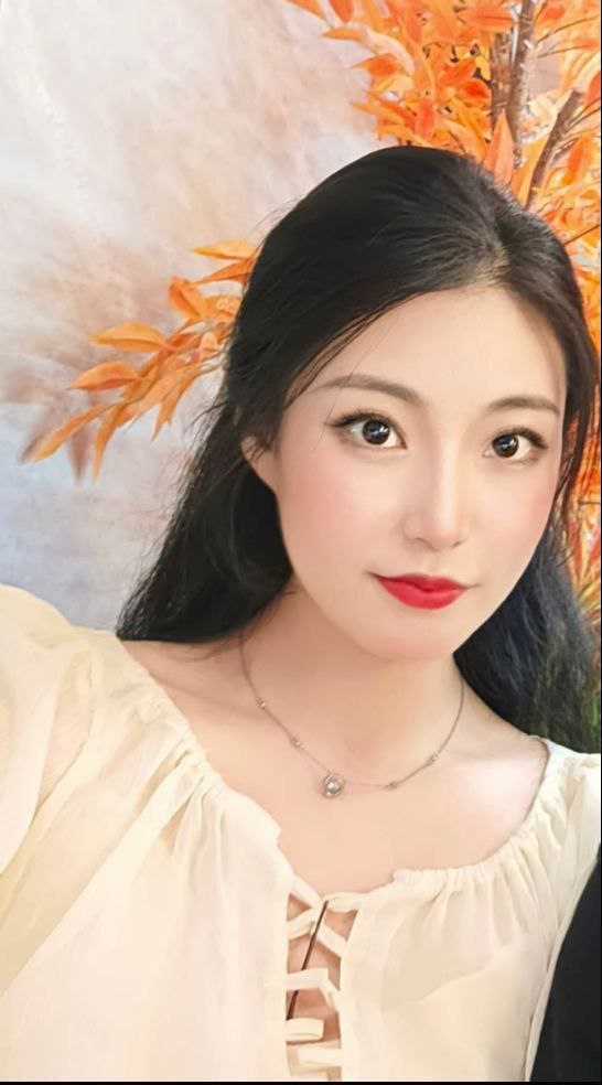 少妇是我表姐,带她出来喝点酒,晚上送她回她房间,她抱着着我那一刻,就开干了
