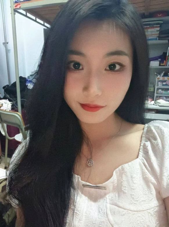 少妇是我表姐,带她出来喝点酒,晚上送她回她房间,她抱着着我那一刻,就开干了