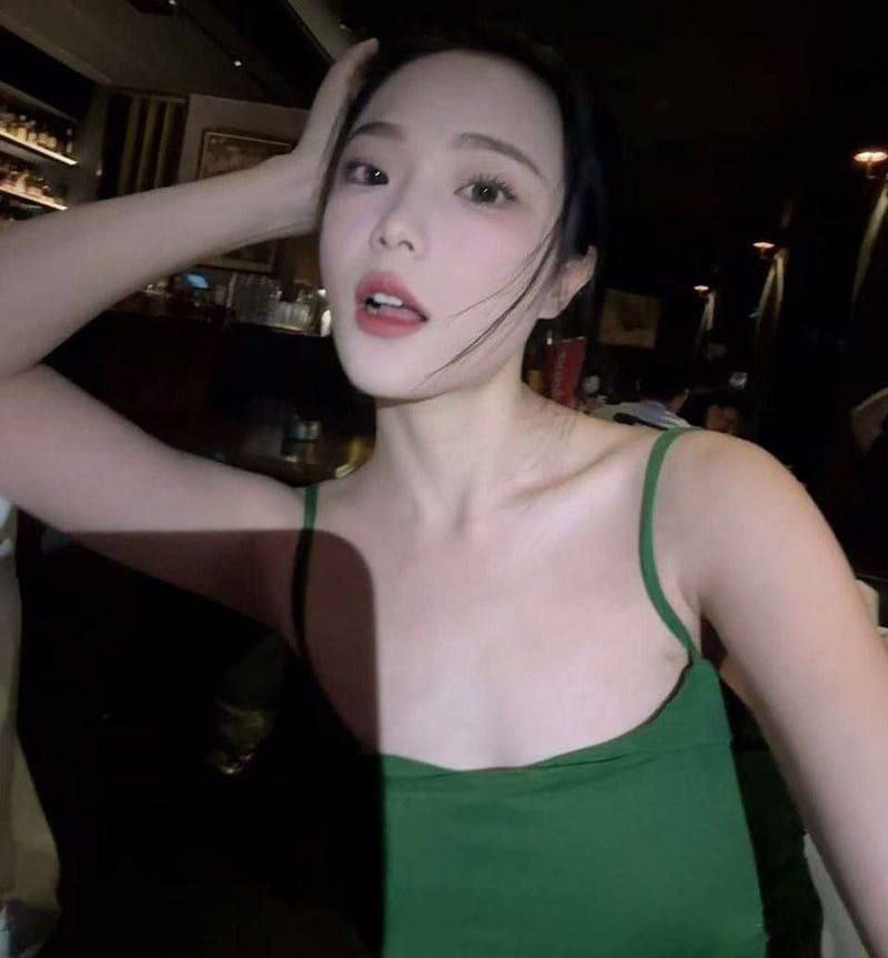 单身离异少妇，每次调教完她以后会更骚，一直让我插深点，让我用力插她骚穴，还喜欢我内射她  第1张