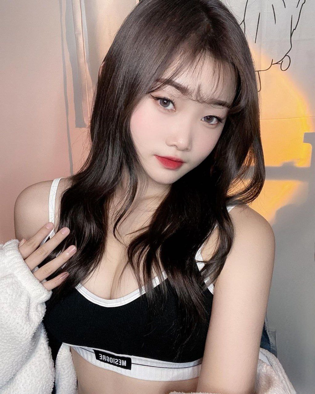 #吃瓜 合肥大学生 颜值超高一位大学生,在她粉嫩多汁的骚穴里来回插入是真的舒服啊